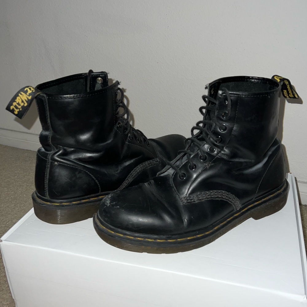 Dr. Martens 1460 Black Boots Smooth Leather USED - size 42 EU / 8 UK / 9 US MEN